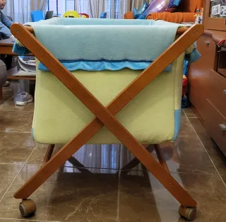 Minicuna con ruedas