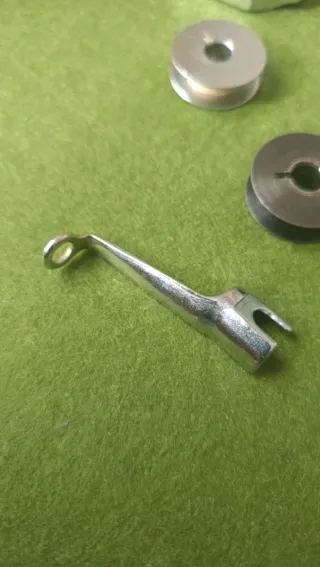 REFREY Caja de Accesorios Máquina Coser Refrey 427