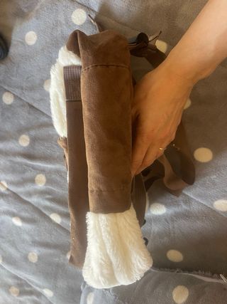 Mochila terciopelo marrón y blanco