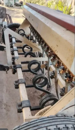 Sembradora de 17 brazos