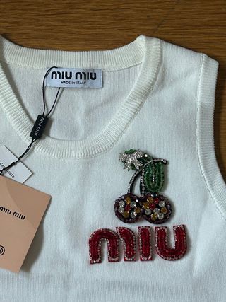 Top Miu Miu Branco com Cerejas e Cristais
