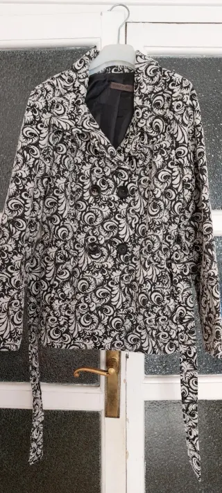 Chaquetón estampado blanco y negro