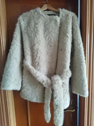 Abrigo Zara pelo sintético cinturón talla M nuevo