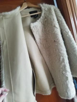 Abrigo Zara pelo sintético cinturón talla M nuevo