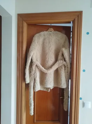 Abrigo Zara pelo sintético cinturón talla M nuevo