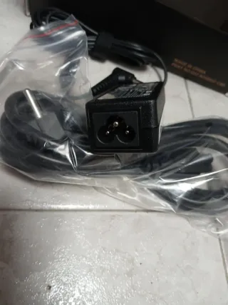 Cargador marca MSI Portátil, compatible, 40W 19V