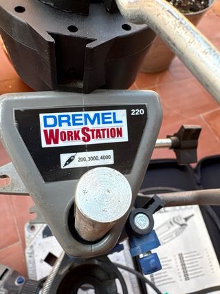 Dremel 3000 con soporte y maletín