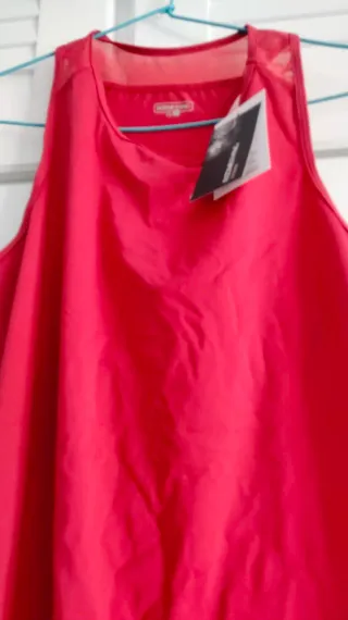 Camiseta deportiva roja