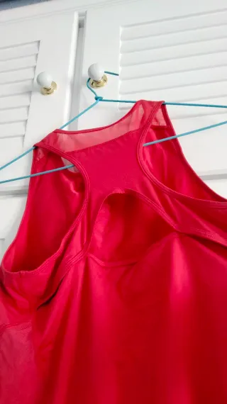 Camiseta deportiva roja