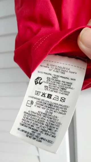 Camiseta deportiva roja