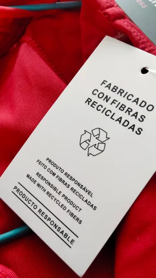 Camiseta deportiva roja
