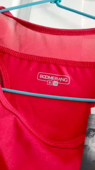 Camiseta deportiva roja