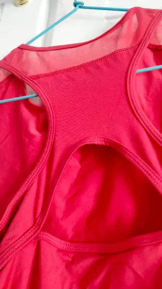 Camiseta deportiva roja