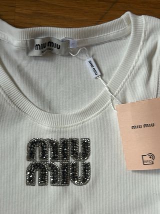 Top Miu Miu Branco com Logo Brilhante