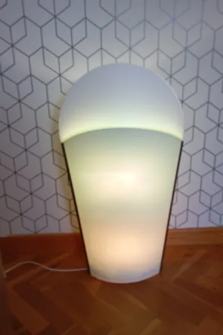 Lámpara de mesa moderna