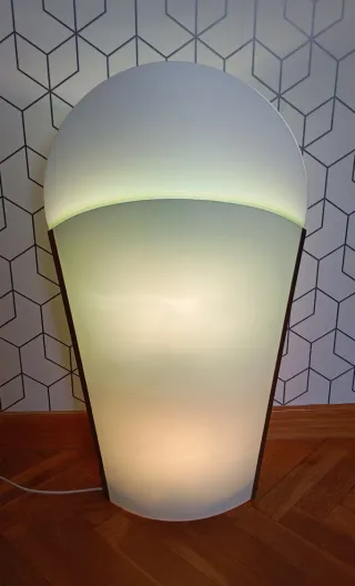 Lámpara de mesa moderna