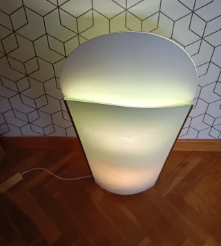 Lámpara de mesa moderna