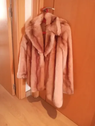 Chaquetón de pelo rosa