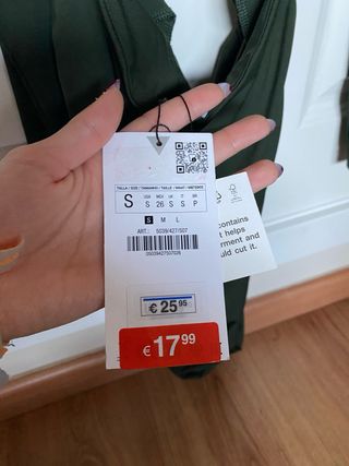 Vestido verde asimétrico manga larga