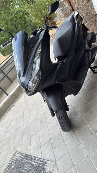 Honda PCX 125cc 2021 Negra  EN PERFECTO ESTADO