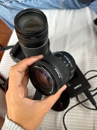 Canon EOS 4000D + 2 objetivos