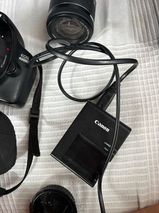 Canon EOS 4000D + 2 objetivos