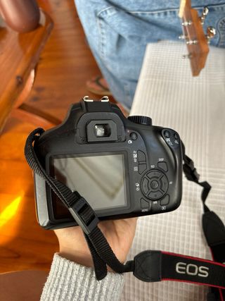 Canon EOS 4000D + 2 objetivos