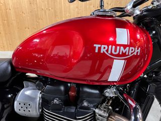 Triumph Street Twin