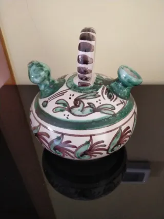 Cántaro de cerámica decorado