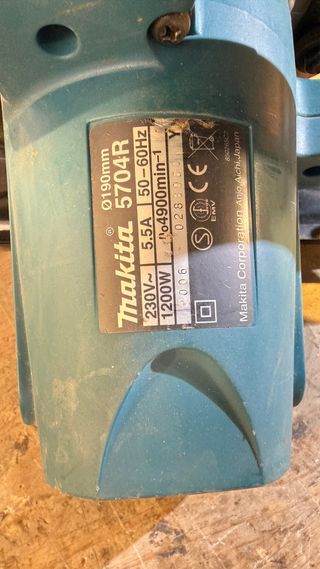 Sierra Circular Makita 5704R 1200W
