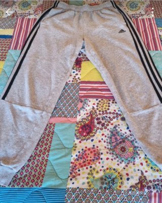 Pantalón chándal Adidas unisex.