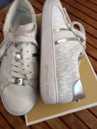 Zapatillas Michael Kors Blancas y Doradas