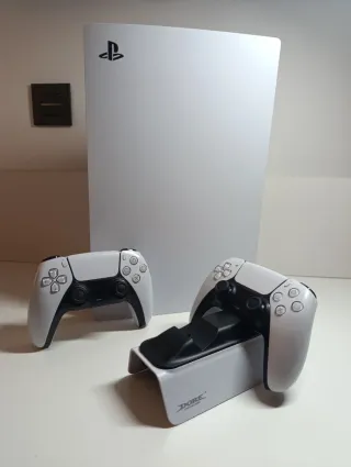 Ps5 + 2 Mandos + Soporte Carga