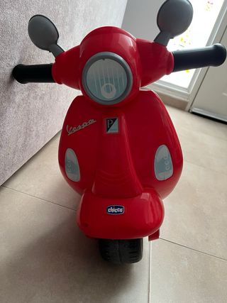 Vespa roja para niños