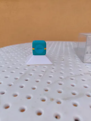 Piccola fotocamera d'azione Polaroid Cube in blu