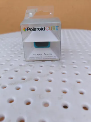 Piccola fotocamera d'azione Polaroid Cube in blu