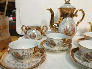 Servizio tazzine porcellana oro e bianco