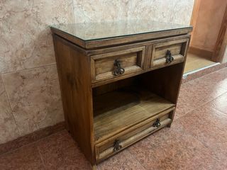 Mueble auxiliar madera rústica con tapa cristal