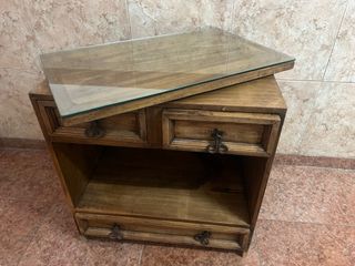 Mueble auxiliar madera rústica con tapa cristal