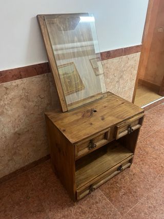 Mueble auxiliar madera rústica con tapa cristal
