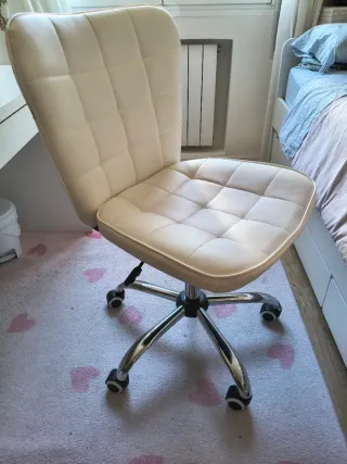 Silla de oficina ajustable color crema