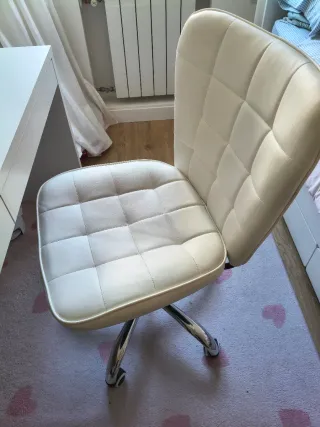 Silla de oficina ajustable color crema