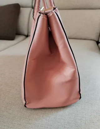 Borsa rigida rosa a mano o tracolla