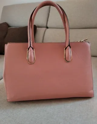 Borsa rigida rosa a mano o tracolla