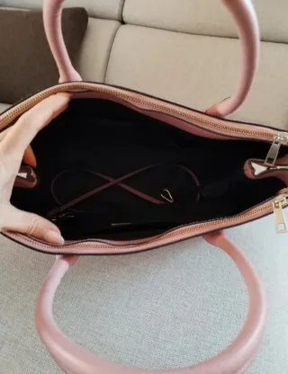 Borsa rigida rosa a mano o tracolla