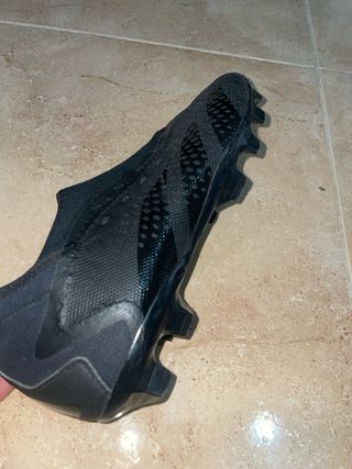 Botas de fútbol negras