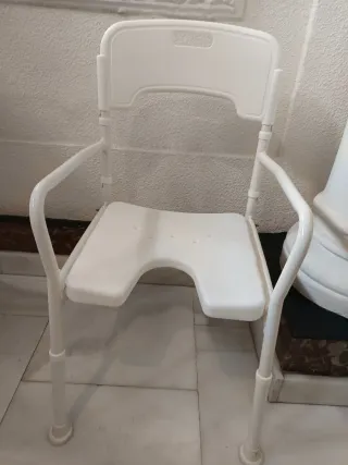 Silla de ducha con asiento adaptable