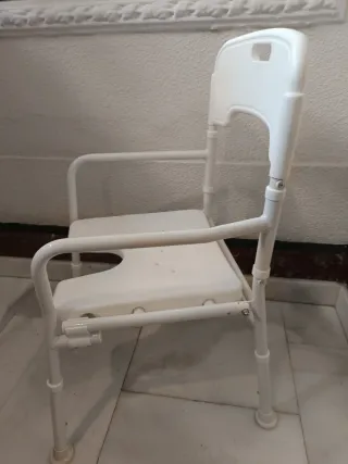 Silla de ducha con asiento adaptable