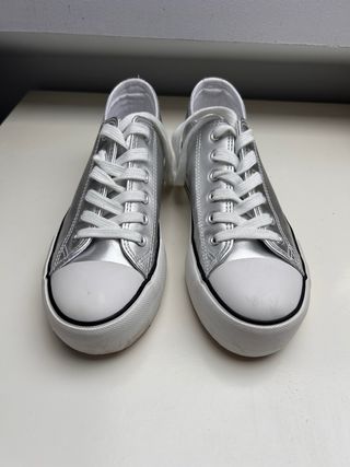 Zapatillas estilo Converse con plataforma