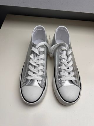 Zapatillas estilo Converse con plataforma